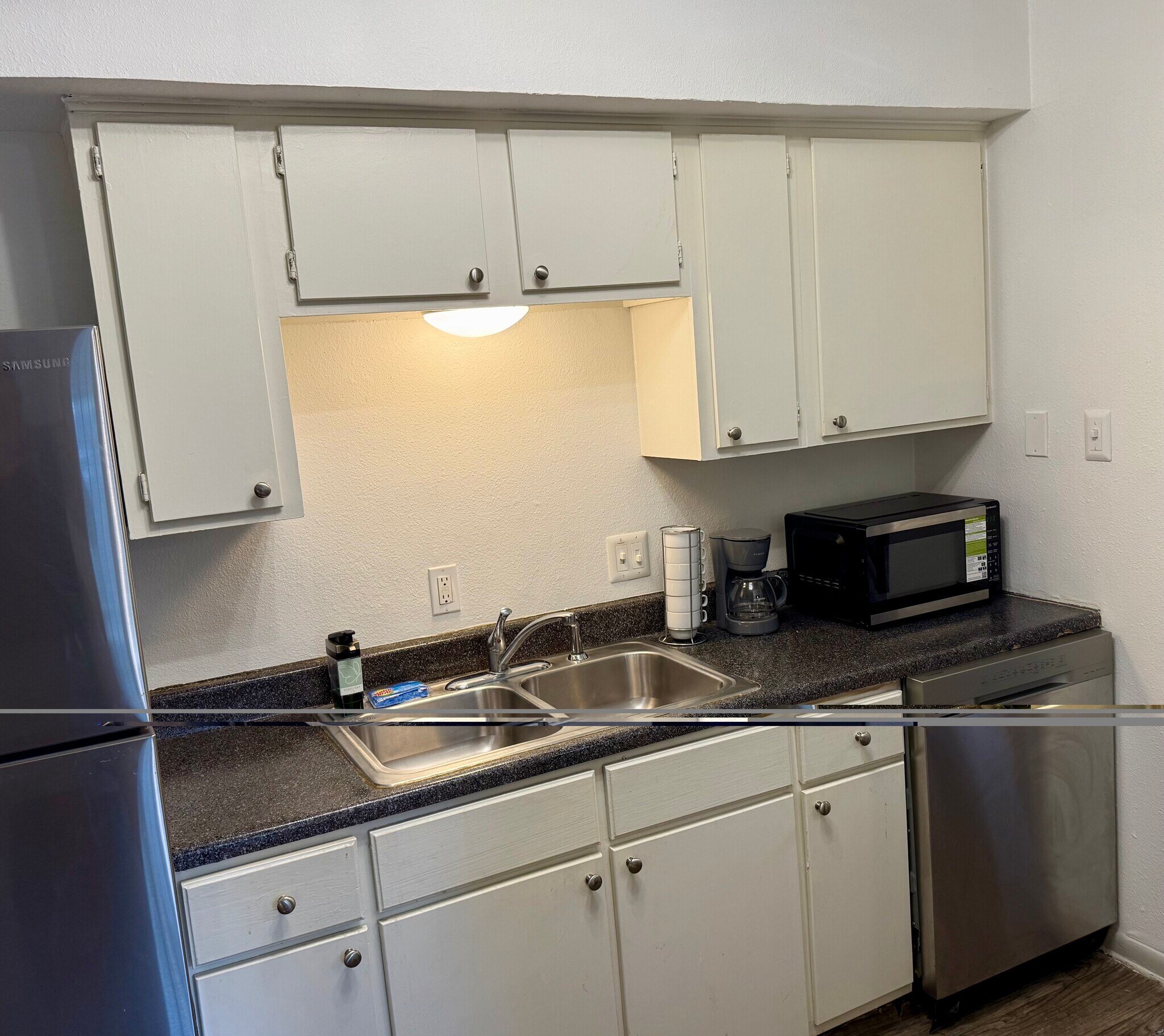 Building Photo - 2218 Mission Hill Dr