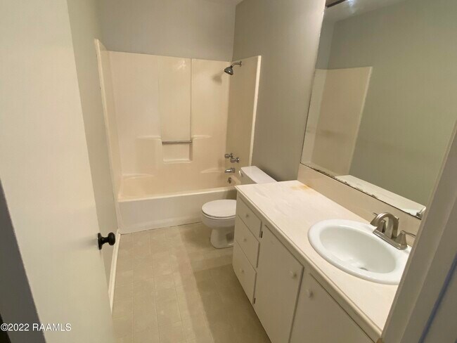 Building Photo - 32 Audubon Oaks Blvd