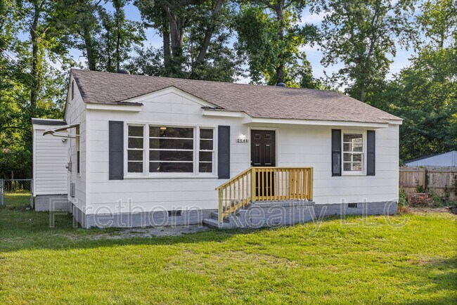 Building Photo - 2541 Rhodes Dr