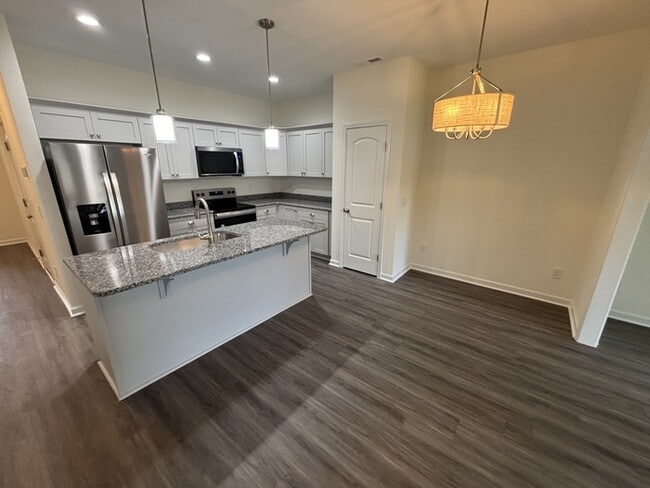 Building Photo - 608 S Blackmon St