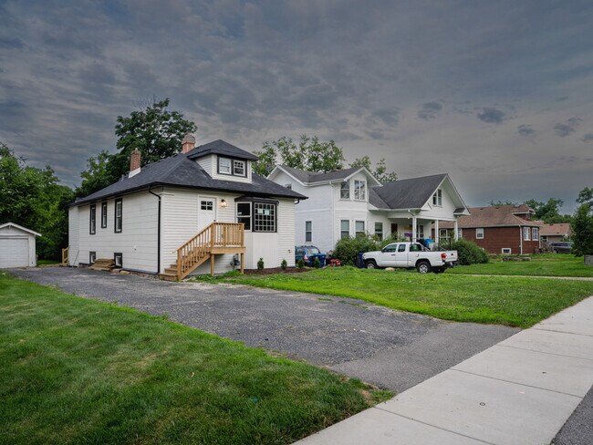 Building Photo - 523 S Monterey Ave