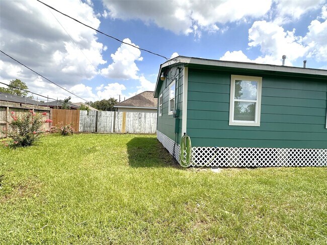 Building Photo - 5413 Ricky St