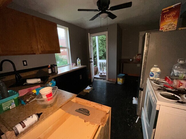 Building Photo - 913 Milnor St