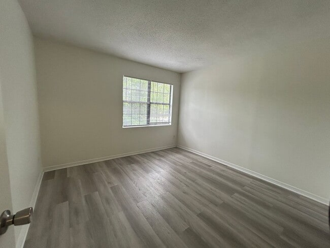 Building Photo - SPRING MOVE-IN SPECIAL AND RATE DROP ALERT...