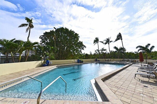 Building Photo - 6001 Pelican Bay Blvd
