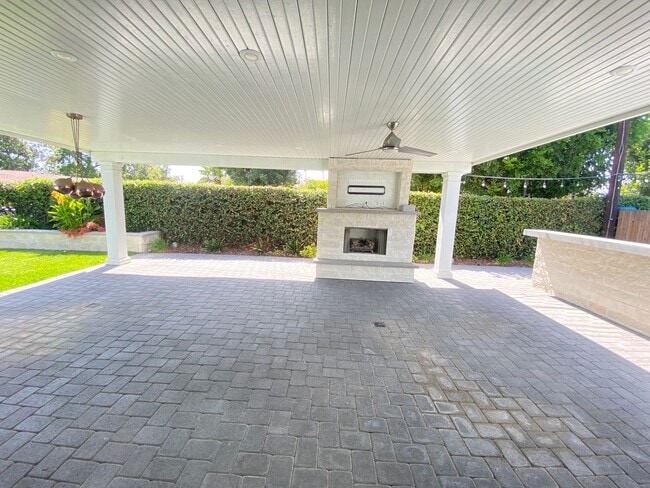 Building Photo - Gorgeous 3 bedroom 2 bath single family ho...