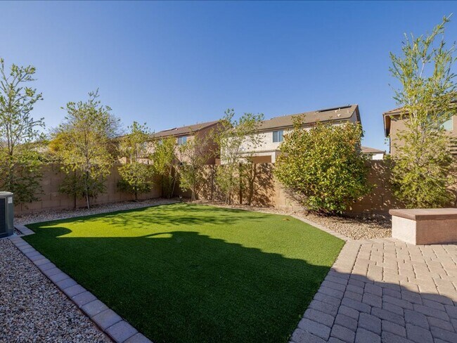 Building Photo - 4 Bedroom 3 Bathroom