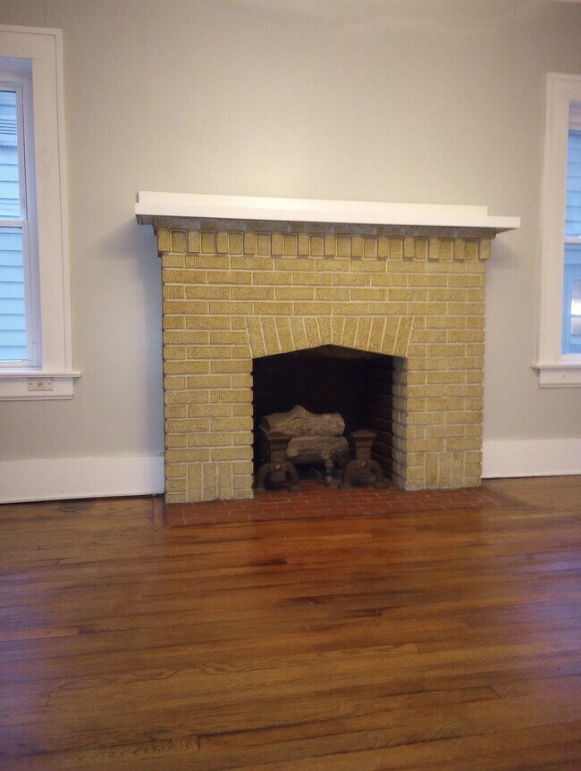 Building Photo - 1076 Jefferson Ave