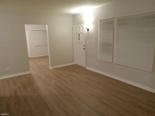 Building Photo - 2 br, 1 bath Triplex - 2352 Mission Inn Av...