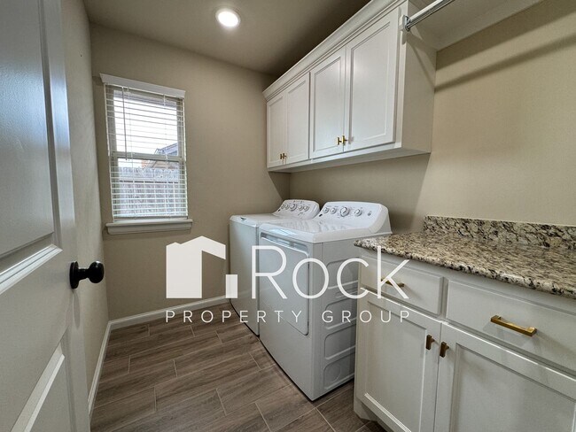 Building Photo - Beautiful 3 Bedroom Home with Study in Westmoore Area of OKC