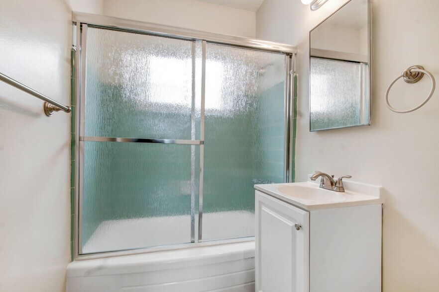 Building Photo - 1010 Pico Blvd
