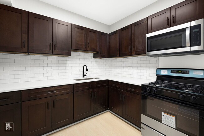 Building Photo - 5047 S Champlain