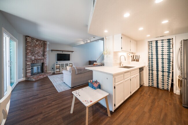 Building Photo - 1808 Cottonwood Ave