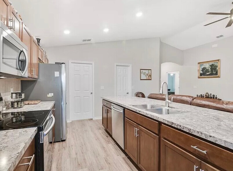 Building Photo - 338 Pentas Ln