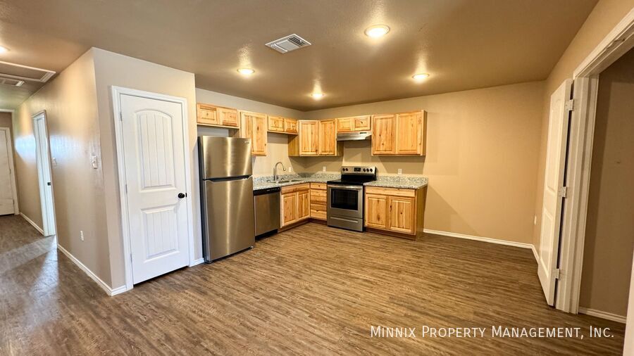 Building Photo - 2413 N Ave O