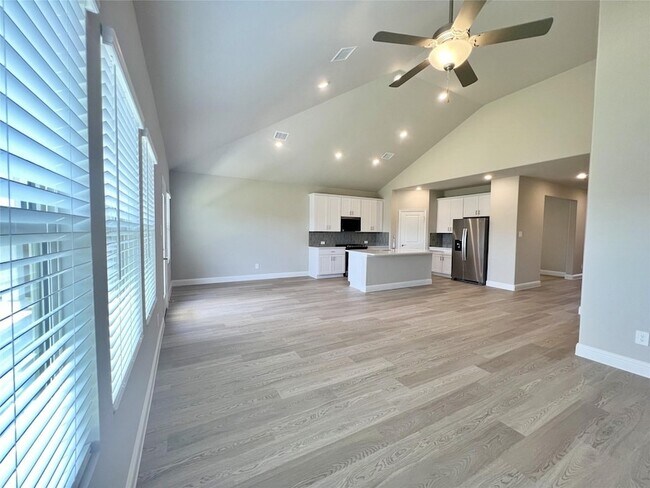 Building Photo - 678 Woodland Ave