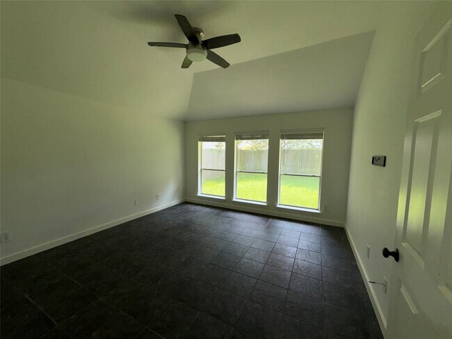 Building Photo - 2238 Pine Cone Dr