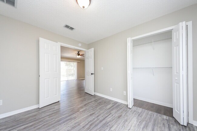 Building Photo - 11530 Foxglove Dr