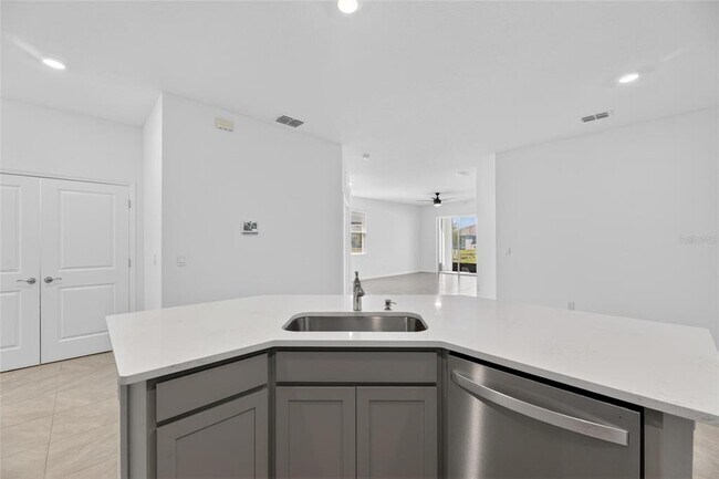 Building Photo - 2425 Bending Bonsai Dr