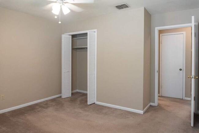 Building Photo - 709 Pointe Ct