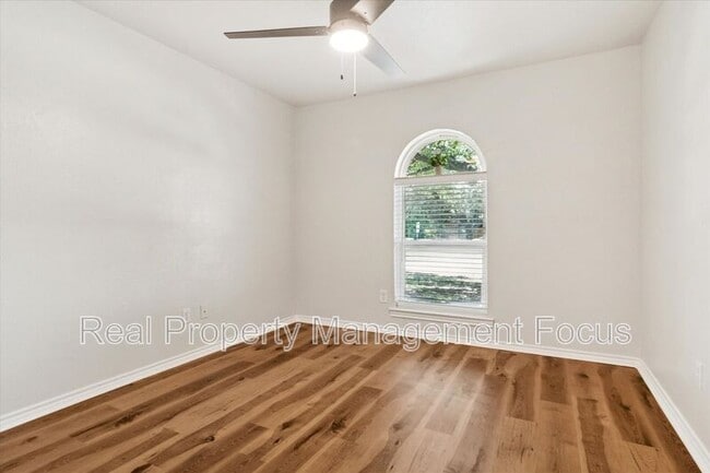 Building Photo - 511 Cumberland Dr