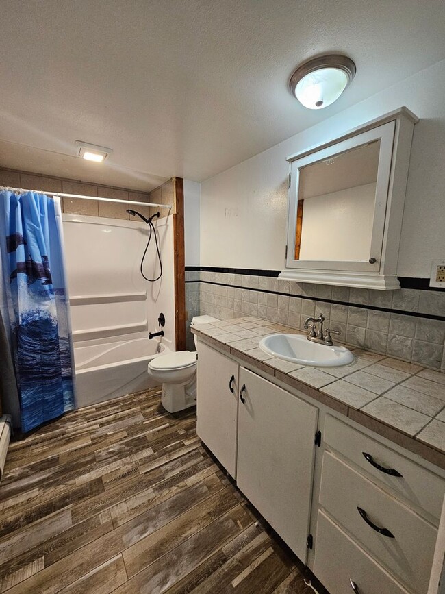 Building Photo - 2 BED | 1 BATH | HOME | CENTRALLY LOCATED ...