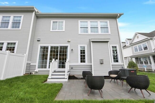 Building Photo - 1 Davies Dr