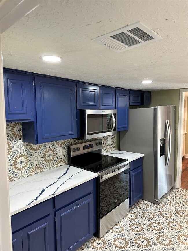 Building Photo - 14663 Perthshire Rd