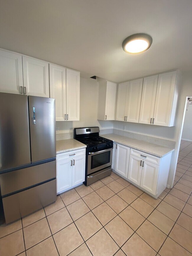 Building Photo - Charming 2-Bedroom Bungalow in the Heart o...
