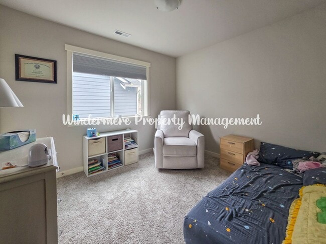 Building Photo - Gorgeous, Spacious 4 bed Home, CK Schools, LARGE fully fenced yard - A/C, close to trails and more!