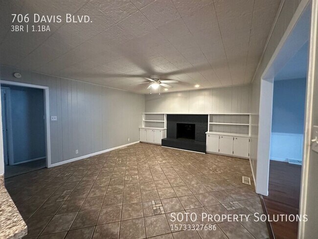 Building Photo - 3BD/1.5BA Pet-Friendly House