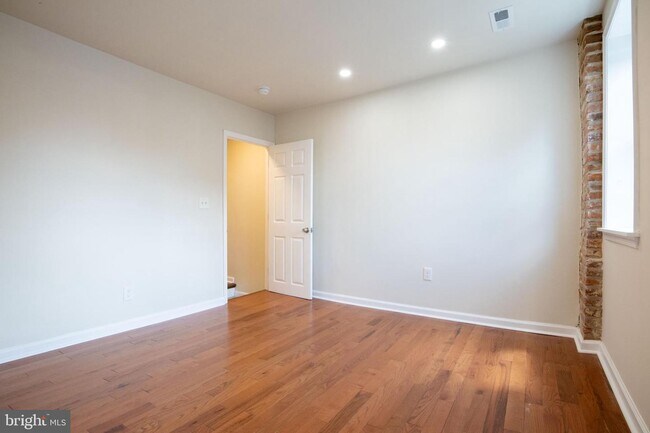 Building Photo - 102 Brookfield Terrace