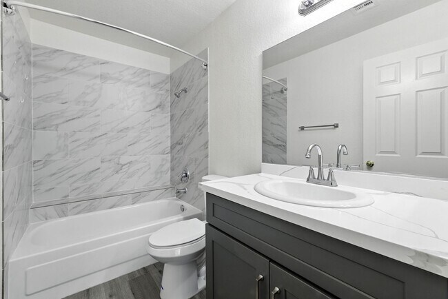 Building Photo - SW!! 2 Bedroom Condo!! 1st Floor!! Newly r...