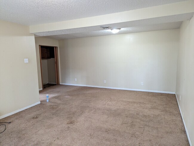 Building Photo - 304 Westfield Dr