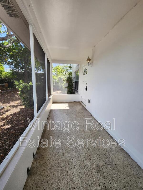 Building Photo - 306 S Mercury Ave