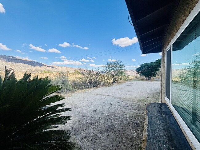 Building Photo - House on 5 acres in the serene mountains o...