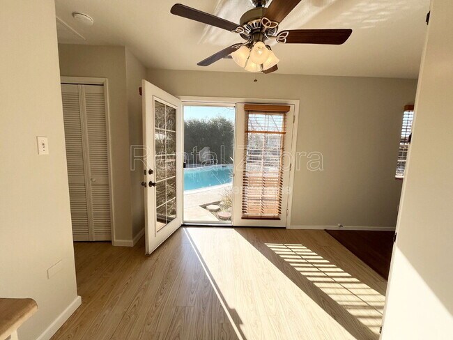 Building Photo - 687 Vallie Ct