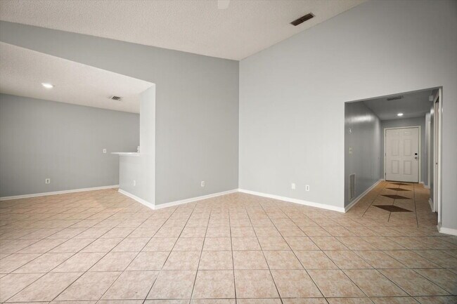 Building Photo - Charming 3-Bedroom, 2-bathroom Gem Awaits!