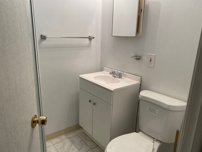 Building Photo - 3 Bedroom 2 Bath Home In Roseville