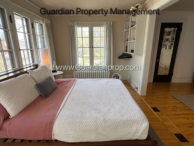 Building Photo - Lake is the Isles Single Family Home, 2 Car Garage, Dishwasher, Fenced Yard