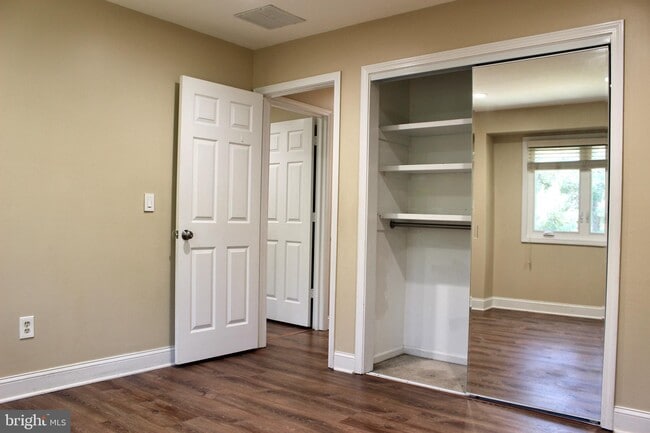 Building Photo - 153 Impatiens Ct
