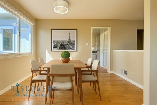 Building Photo - 3+ Bedroom Modern El Cerrito Hills Home