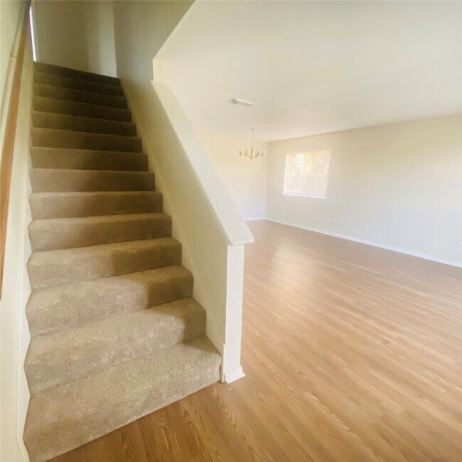 Building Photo - 6527 River Bluff Dr