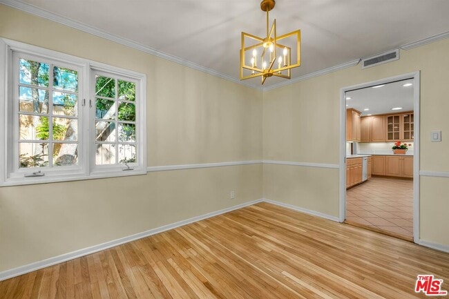 Building Photo - 125 S Saltair Ave