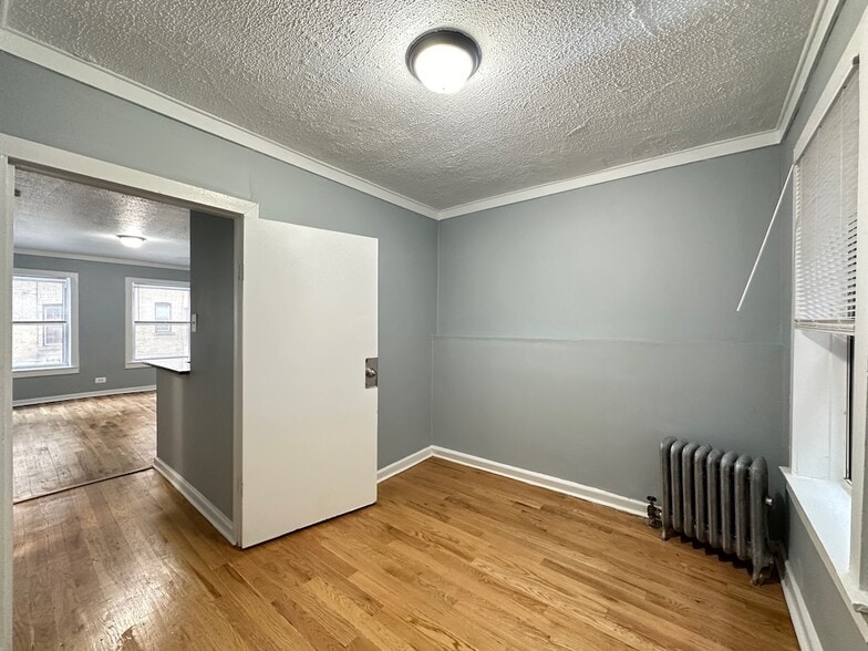 Building Photo - 5668 N Ridge Ave