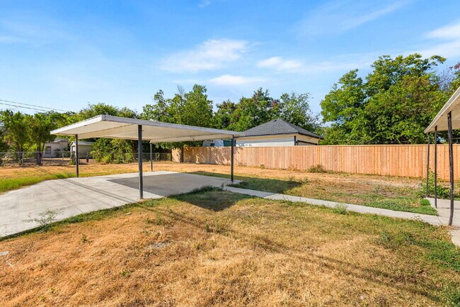 Building Photo - Private Landlord/Housing accepted-2700 Alexander Avenue