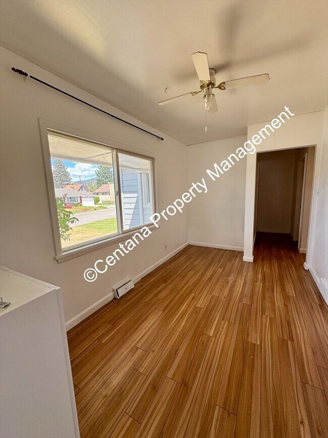 Building Photo - 2 Bedroom House on the Flats with a finish...