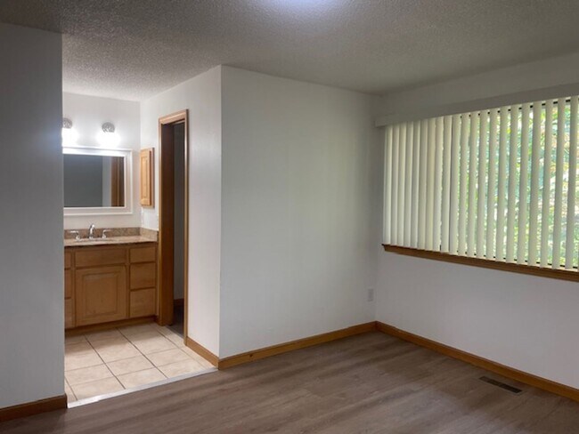 Building Photo - Beautifully Updated 3-Bedroom Home with Of...