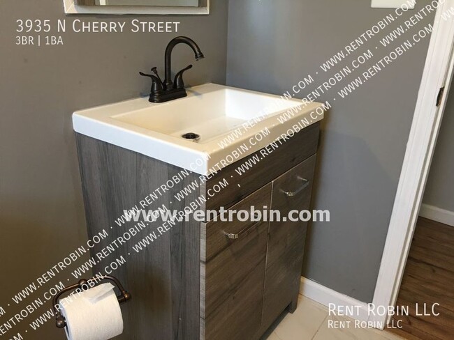 Building Photo - 3935 N Cherry St