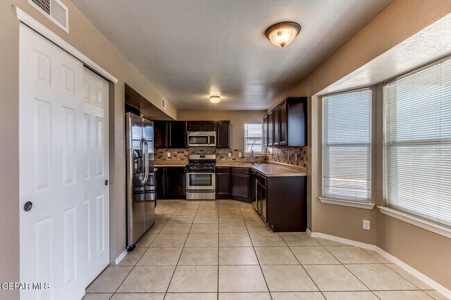 Building Photo - 5954 Katelyn Gray Cir
